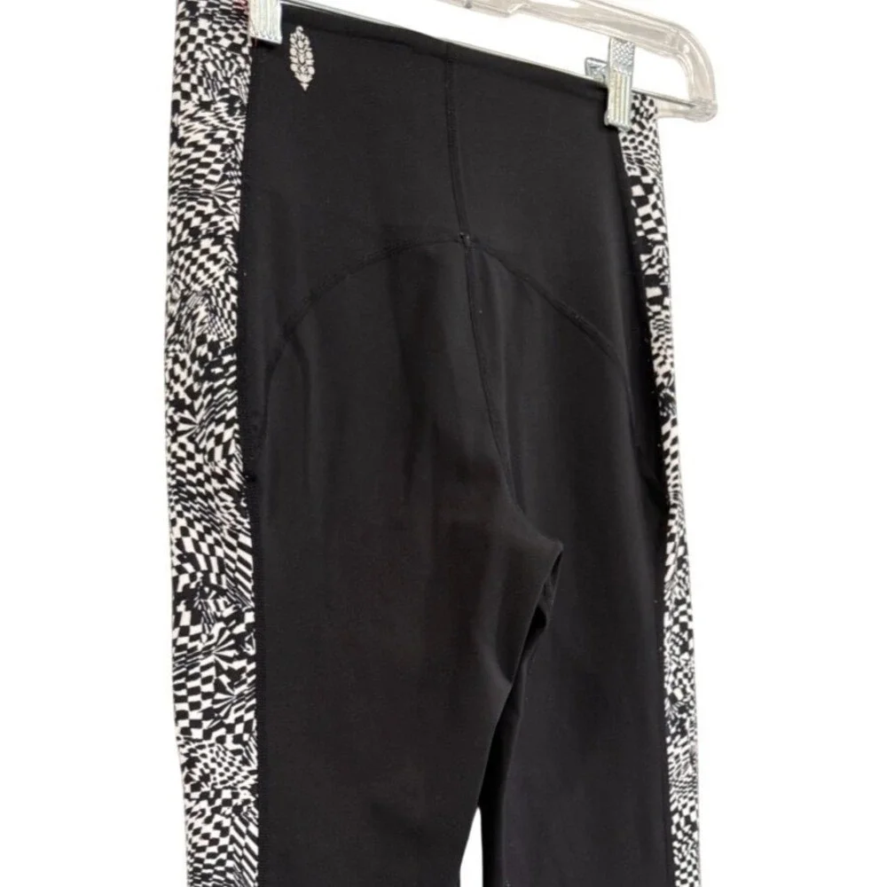 Free People Movement Checkmate Flare Leggings Black White Stripe Pants Sz XS - Picture 15 of 16